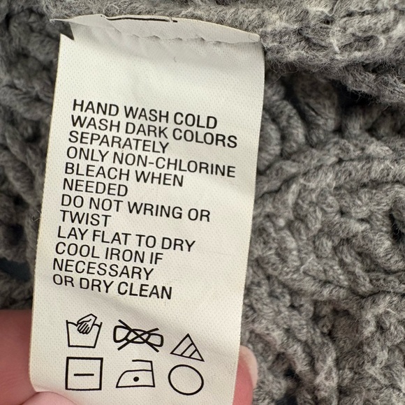 Cachè Luxe Gray Open Knit  Scalloped Sweater Size Snall - Picture 12 of 14